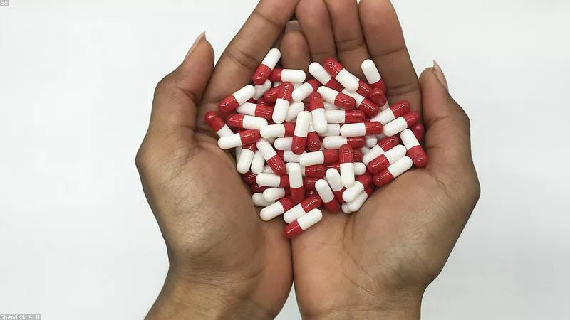 Tương tác thuốc nguy hiểm cần tránh trong y khoa